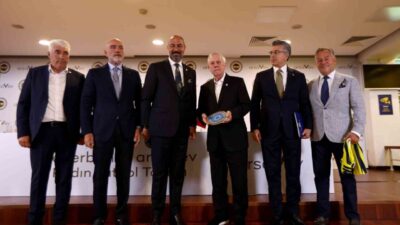 Fenerbahçe Yönetim Kurulu Üyesi Önder Fırat, Fenerbahçe Kadın Futbol Takımı’nın