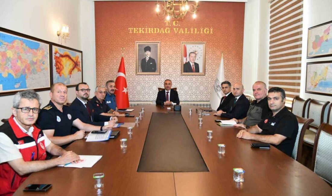 Orman yangınlarına karşı kritik toplantı: Tedbirler masaya yatırıldı Tekirdağ’da gerçekleştirilen toplantıda kentte artan hava sıcaklıkları ve kuvvetli rüzgar