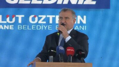 Kağıthane’de düzenlenen Yaz Spor Okulları Şöleni’ne katılan Gençlik ve Spor