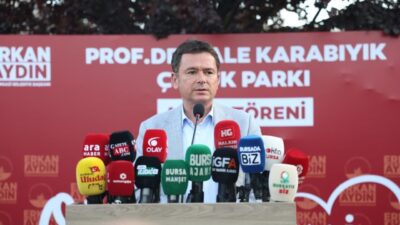 Osmangazi Belediyesi, geçtiğimiz yıl hayatını kaybeden akademisyen ve siyasetçi Prof.