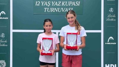 Osmangazi Belediyespor Tenis Takımı sporcusu Azra Özyardımcı, İstanbul’da düzenlenen 12
