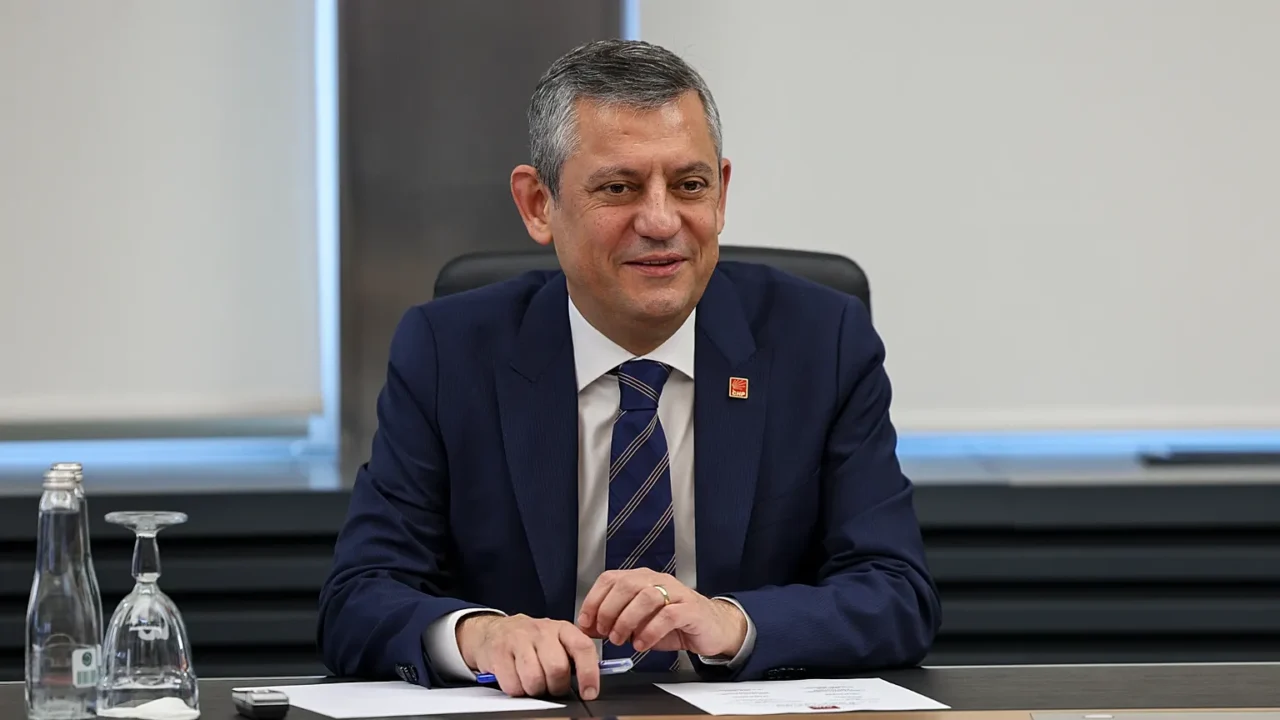 Yeni Parti’nin ilk Merkez Yönetim Kurulu üyeleri Parti Meclisi toplantısında