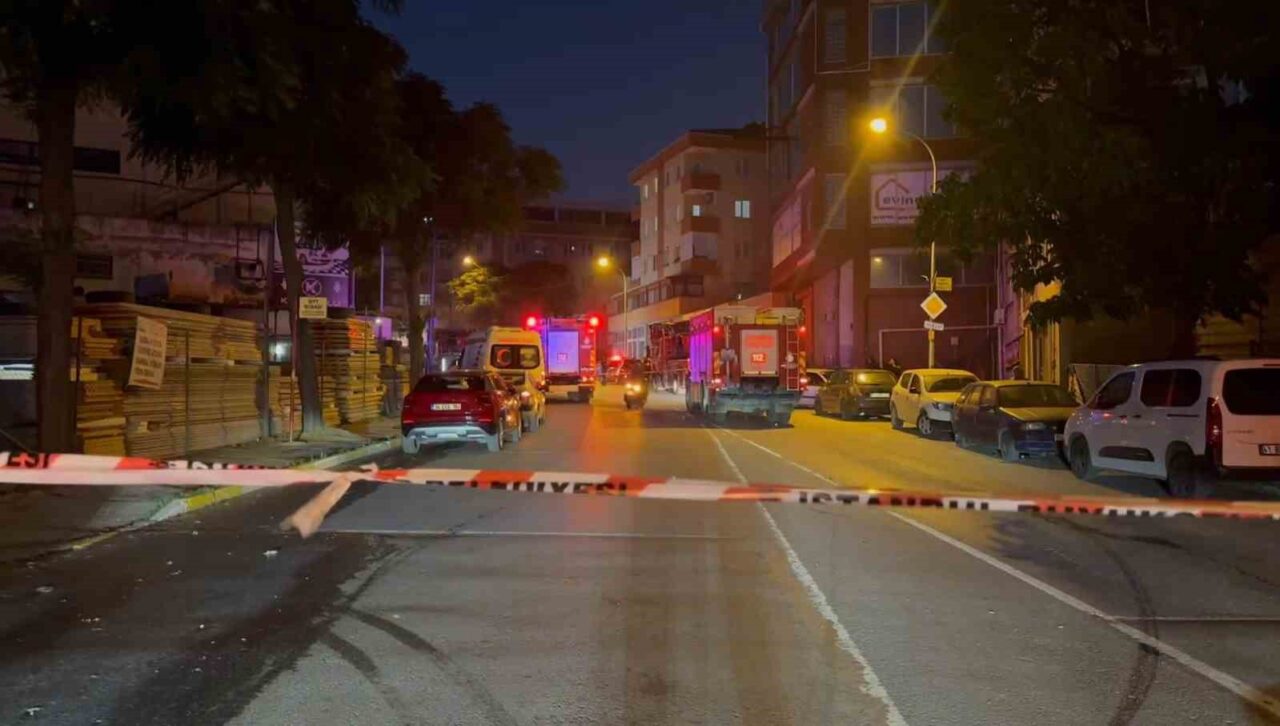 Pendik’te deterjan üretimi yapan fabrikada çıkan yangın itfaiye ekiplerinin müdahalesiyle