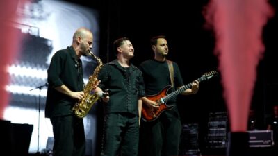 64. Uluslararası Bursa Festivali kapsamında sahne alan Poizi, sevilen şarkıları