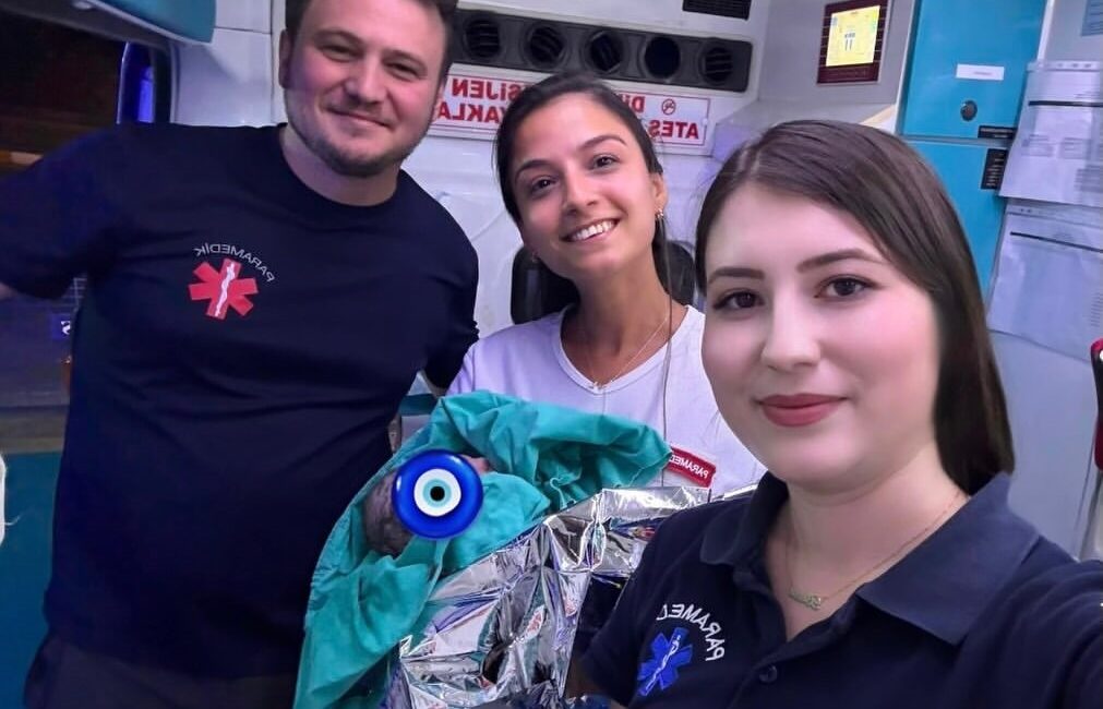 Çanakkale’nin Yenice ilçesindeki hastaneden merkezde bulunan hastaneye sevk edildiği sırada