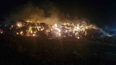 Tekirdağ’ın Saray ilçesinde saman balyalarının toplandığı öbekte çıkan yangında yaklaşık
