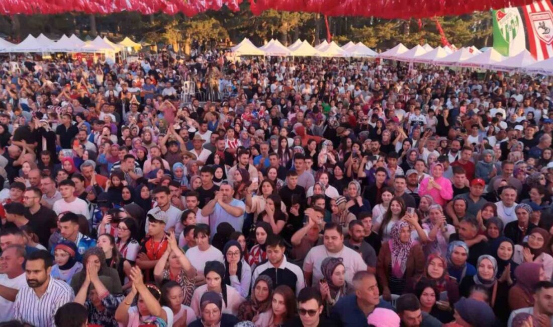 Samsun Festivali’ni duyan 75 bin kişi yaylaya akın etti Türkiye’nin dört bir yanından gelen vatandaşlar, 3. Samsunlular Kültür Festivali
