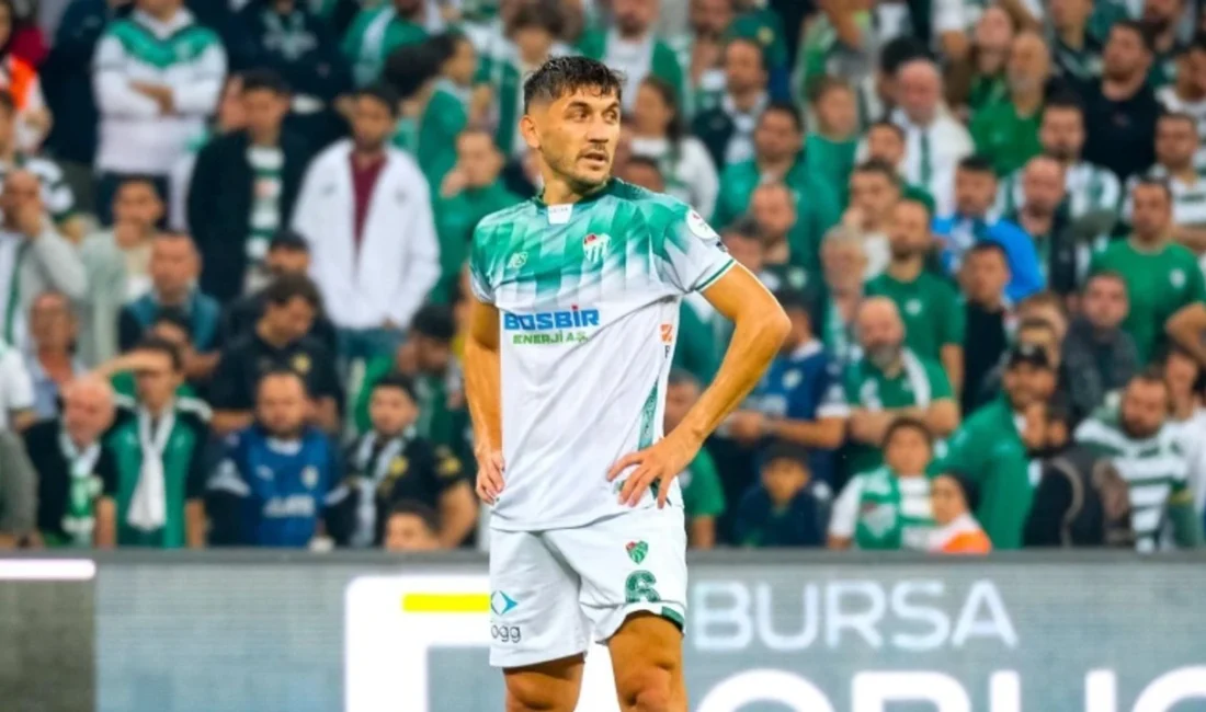 Bursaspor'un şampiyon kadrosunda yer alan Sefa Narin, yeşil-beyazlı ekibe veda