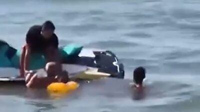 İstanbul Silivri’de denizde boğulma tehlikesi geçiren bir kişi cankurtaranlar tarafından
