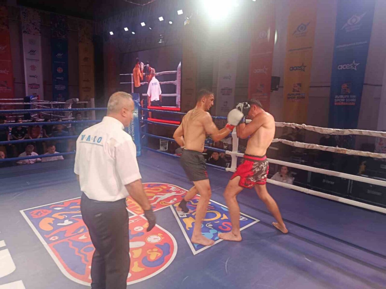 Sultangazi Belediyesi ev sahipliğinde düzenlenen Türkiye Profesyonel Kick Boks Turnuvası,