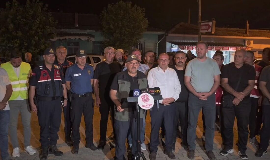 Balıkesir’in Susurluk ilçesinde çıkan orman yangınına havanın kararmasının ardından da