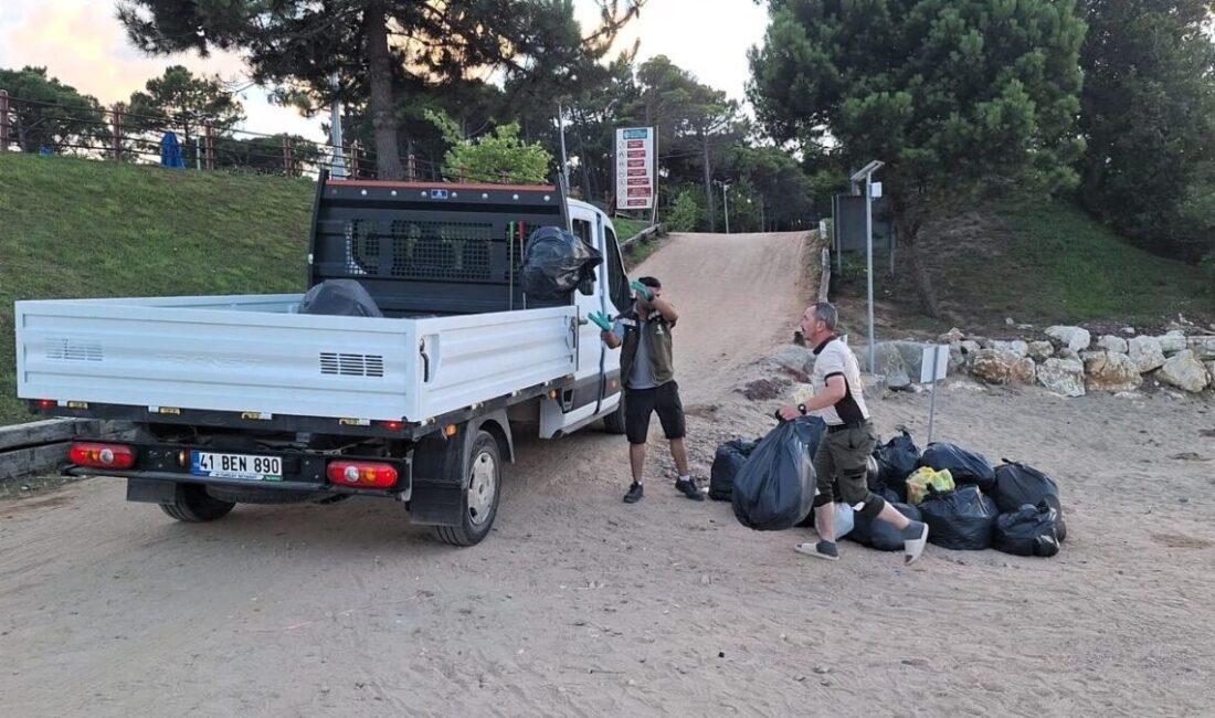 Tatilcilerin akınına uğrayan Kandıra’da 387 ton atık toplandı Kocaeli’nin Kandıra ilçesindeki sahillerde, deniz sezonunun başladığı 1 Haziran’dan itibaren