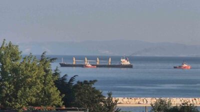 Tekirdağ’ın Süleymanpaşa ilçesi açıklarında 4 gün önce karaya oturan, çeltik