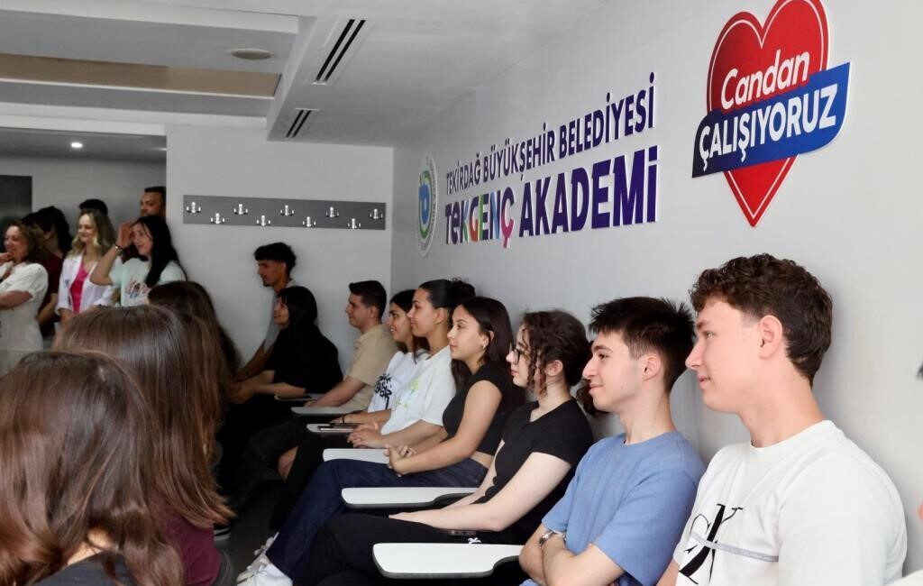 Tekirdağ Büyükşehir’den YKS tercih döneminde ücretsiz danışmanlık desteği Tekirdağ Büyükşehir Belediyesi, TEK Genç Akademi kapsamında üniversiteye hazırlık sürecinde