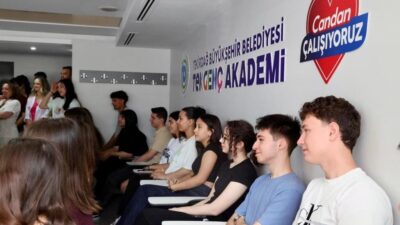 Tekirdağ Büyükşehir Belediyesi, TEK Genç Akademi kapsamında üniversiteye hazırlık sürecinde