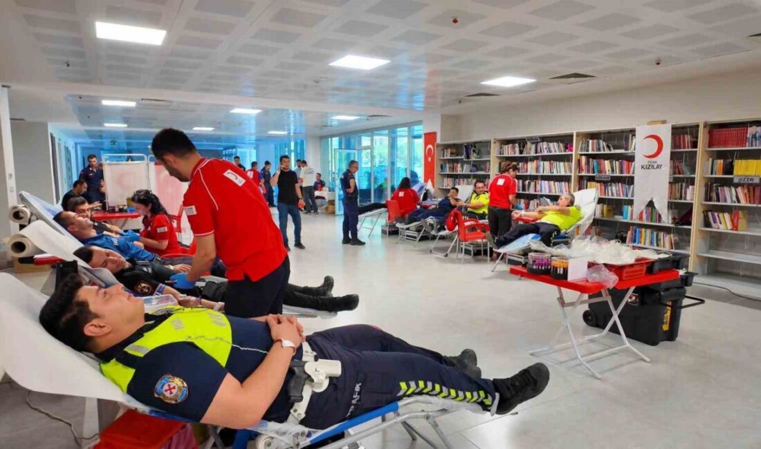 Tekirdağ’da polis ve jandarmadan örnek dayanışma: Kızılay’a kan bağışı Tekirdağ İl Emniyet Müdürlüğü ile İl Jandarma Komutanlığı personeli, Türk