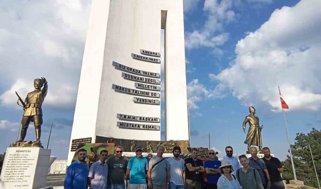 Turist rehberleri Bilecik’in tarihi yerlerini gezdi Bursa Bölgesel Turist Rehberleri Odasına kayıtlı üyeler Bilecik’in tarihi yerlerini