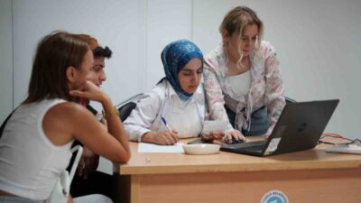 Tuzla Belediyesi, üniversite adaylarının tercih döneminde doğru karar vermelerine katkı