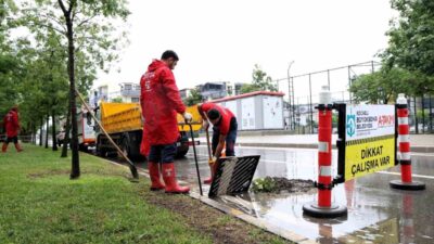 Meteorolojinin kuvvetli yağış uyarısı öncesinde hazırlıklarını tamamlayan Kocaeli Büyükşehir Belediyesi,