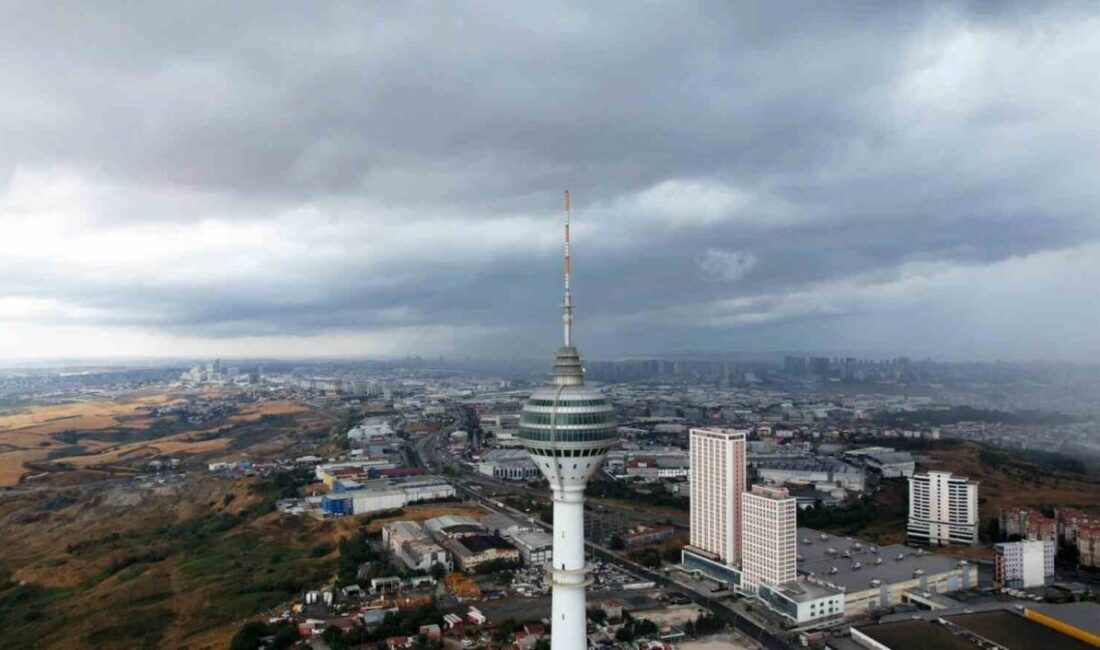 Yağmur bulutları görüntülendi Meteoroloji uzmanlarının sağanak yağış uyarılarının ardından İstanbul’da etkisini gösteren olumsuz