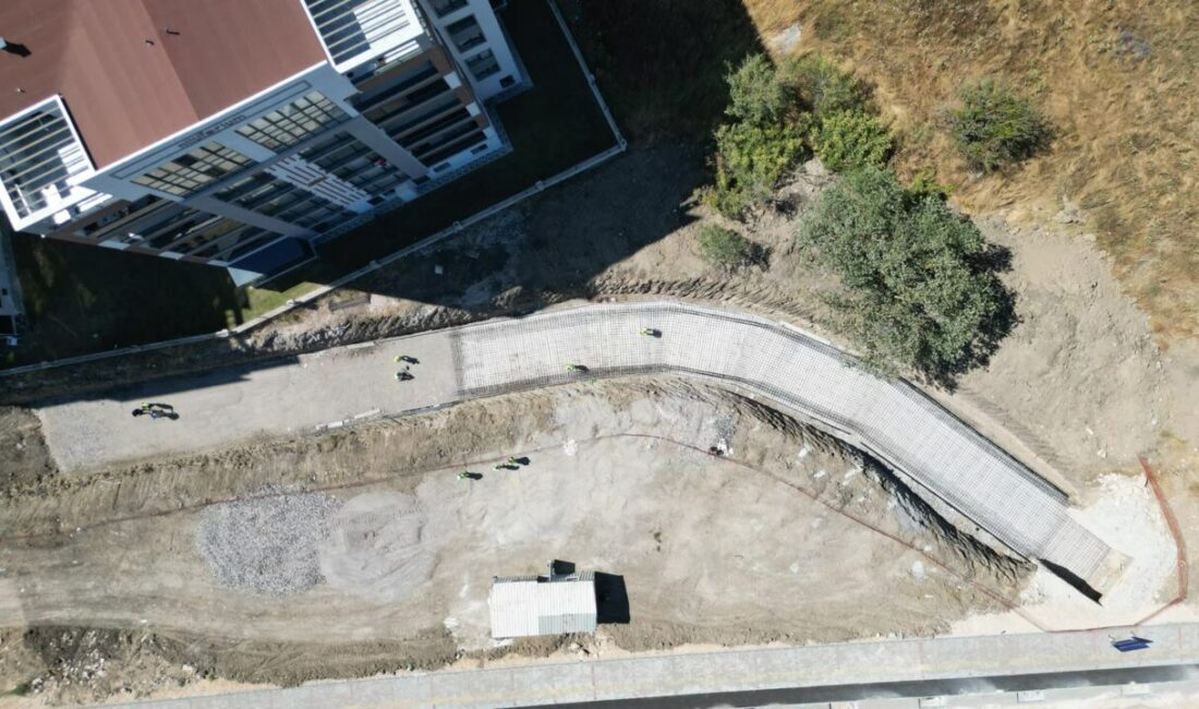 Bursa Büyükşehir Belediyesi, Nilüfer'deki 30 Ağustos Zafer Mahallesi'nde 4 kilometrelik