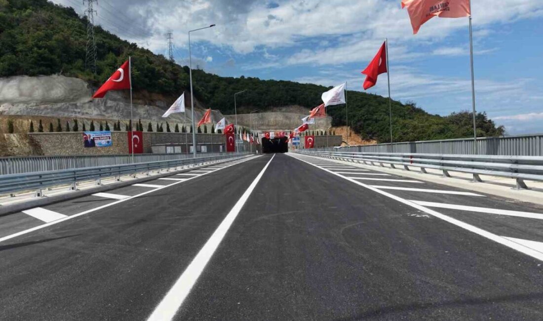Yalova-Armutlu yolunda tatilcilerin çilesi sona erdi Yalova-Armutlu Yolu’nun hizmete girmesi, bölge halkı ve turistlerin yüzünü güldürdü.