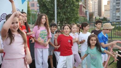 Osmangazi Belediyesi’nin yaz akşamlarına renk katan Mahalle Şenlikleri, Doğanbey Mahallesi’nde