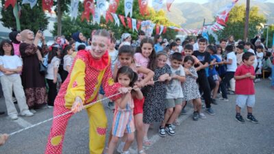 Yıldırım Belediyesi’nin başlattığı Geleneksel Mahalle Çocuk Şenlikleri, Değirmenönü Mahallesi’nde renkli