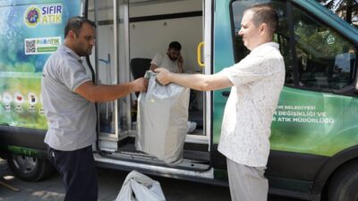 Yıldırım Belediyesi'nin "Emektar Kitaplarınız Nakite Dönüşüyor" kampanyası yoğun ilgi gördü.