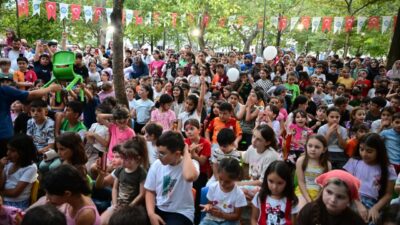 Yıldırım Belediyesi'nin Geleneksel Mahalle Çocuk Şenlikleri bu kez Demetevler Mahallesi'nde