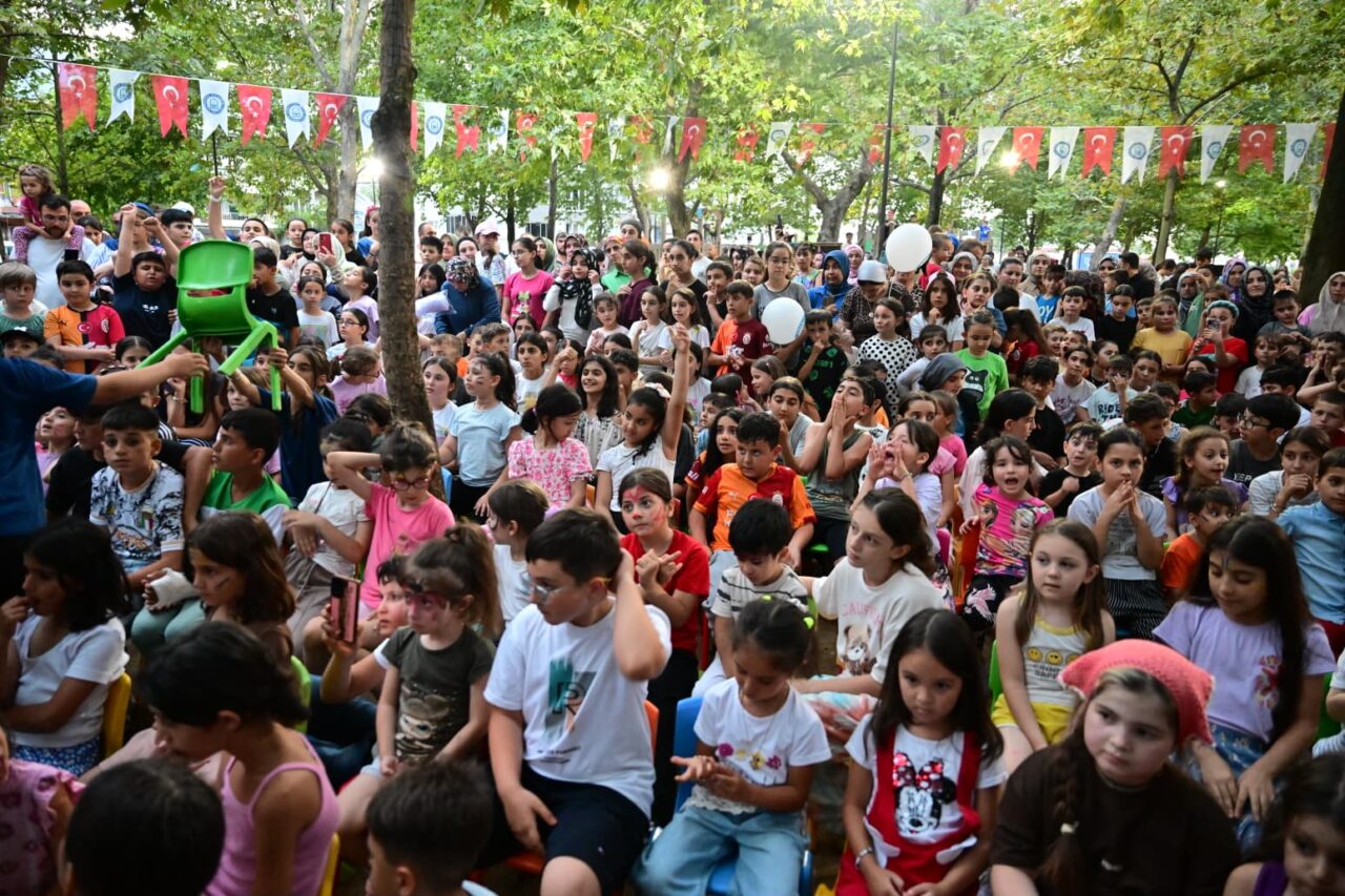 Yıldırım Belediyesi'nin Geleneksel Mahalle Çocuk Şenlikleri bu kez Demetevler Mahallesi'nde