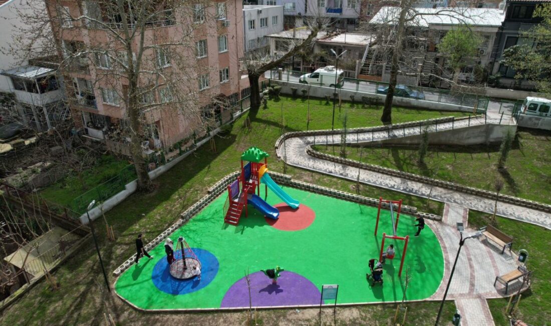 Yıldırım’da parklar baştan sona yenileniyor! Yıldırım Belediyesi, yaz döneminde ilçe genelindeki parklarda bakım ve onarım
