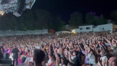 Bursa’da sahne alan Yıldız Tilbe, doğum günü sürprizi ile karşılaştı.