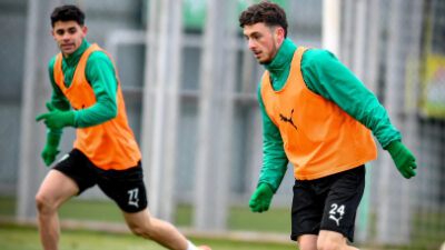 Bursaspor'un genç futbolcusu Muhammed Zeki Dursun, yeni sezonu kiralık olarak