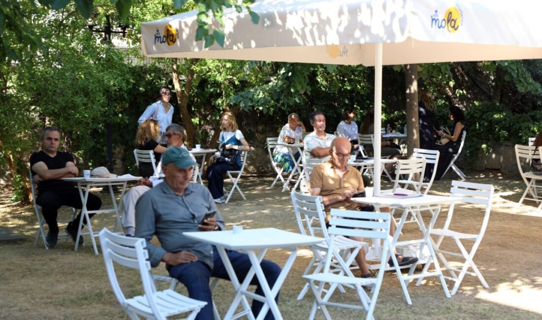 Mudanya’da kapılar randevusuz açıldı Mudanya Belediye Başkanı Deniz Dalgıç, “Açık Kapı” buluşmaları kapsamında vatandaşlarla