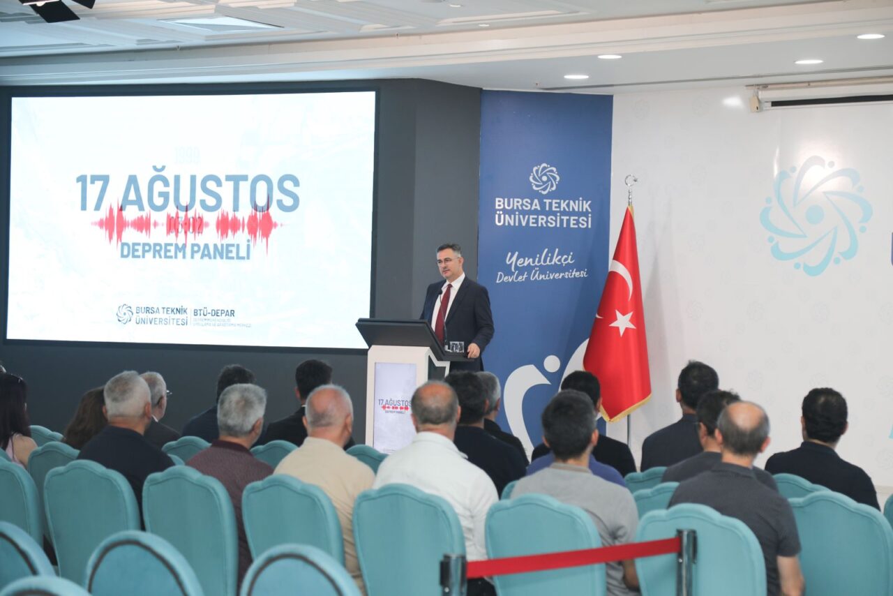 Bursa Teknik Üniversitesi’nde düzenlenen 17 Ağustos Deprem Paneli’nde, deprem riski,