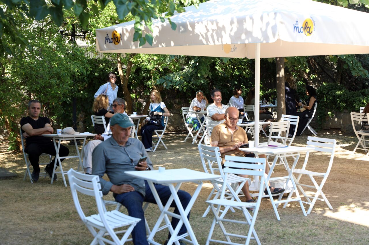 Mudanya Belediye Başkanı Deniz Dalgıç, “Açık Kapı” buluşmaları kapsamında vatandaşlarla