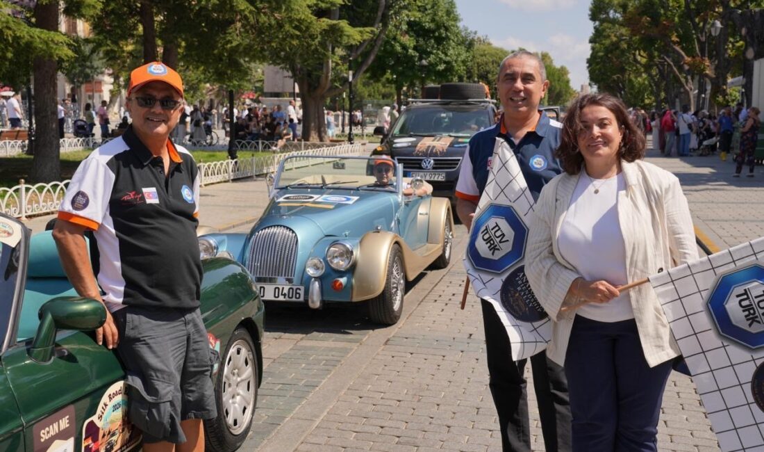 11 şehri buluşturan “Anadolu Dostluk Rallisi” yolculuğu başladı TÜVTÜRK’ün desteğiyle ilk kez düzenlenen Anadolu Dostluk Rallisi, İstanbul Sultanahmet’ten