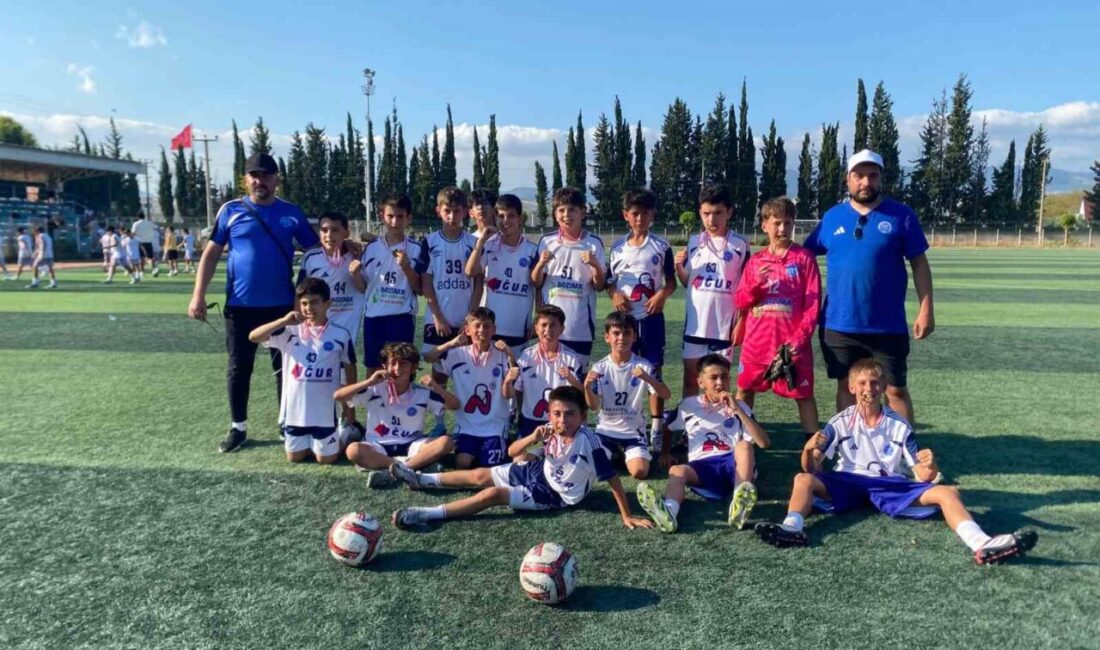 1299 Bilecikspor Kulübü’nün minik futbolcuları göz doldurdu 1299 Bilecikspor Kulübü’nün minik futbolcuları Bursa’da düzenlenene futbol turnuvasında göz