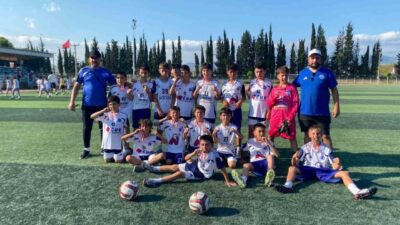 1299 Bilecikspor Kulübü’nün minik futbolcuları Bursa’da düzenlenene futbol turnuvasında göz