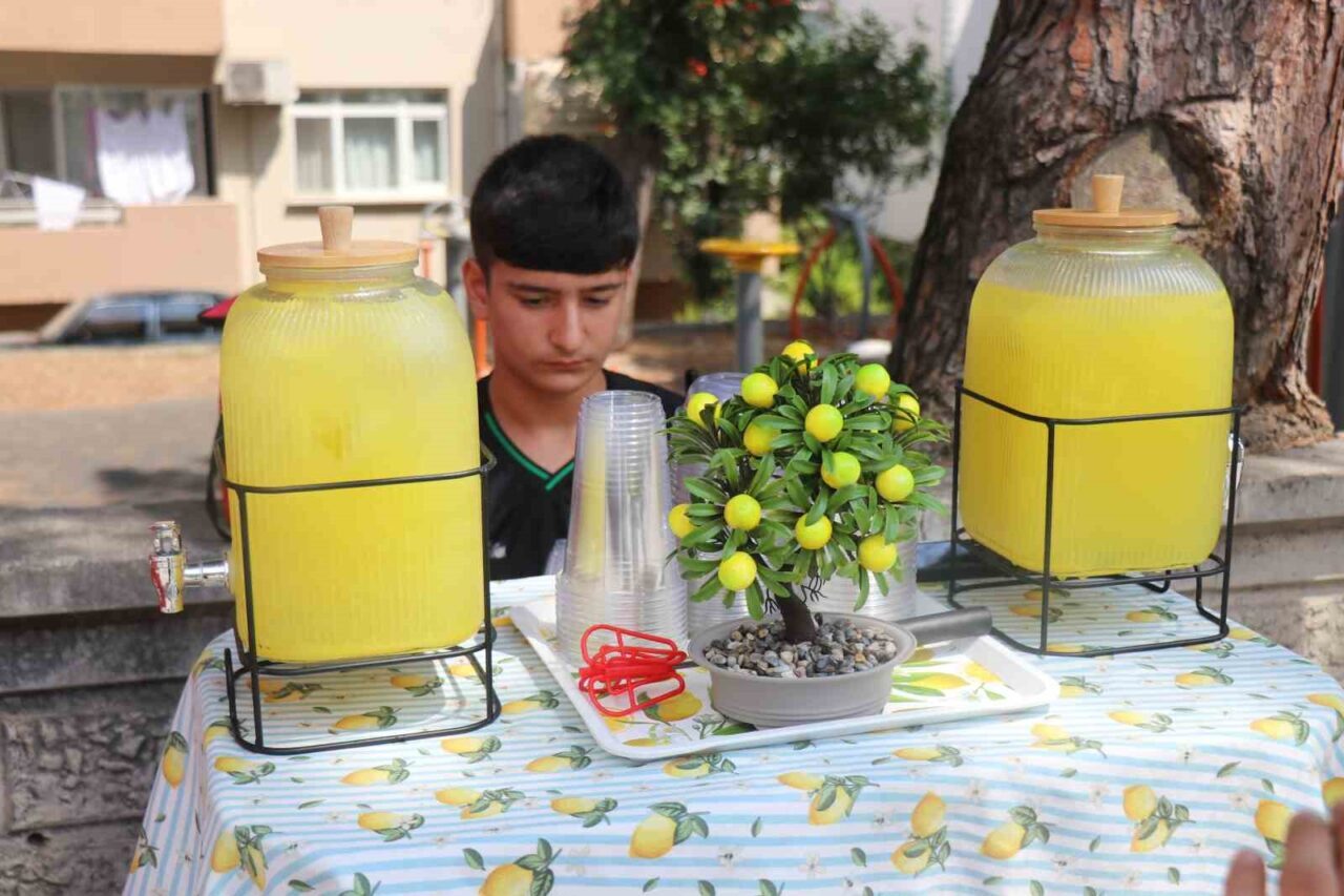 14 yaşındaki Buğra limonata satarak asgari ücretin üç katı kazandı 19 Bülten Medya -