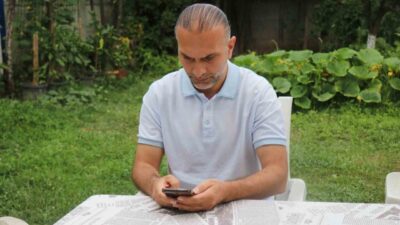 Sakarya’da ablasının doğum gününü kutlamak için gittiği arkadaşının evinde tabancayla