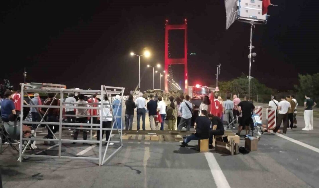 15 Temmuz Şehitler Köprüsü “Asırlık Gece” Belgesel çekimleri kapsamında trafiğe kapatıldı İstanbul Valiliği’nin aldığı karar doğrultusunda, “Asırlık Gece” adlı belgesel dizisinin