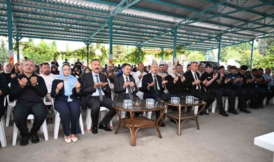 17 Ağustos depreminde hayatını kaybedenler dualarla anıldı Kocaeli’de 17 Ağustos 1999 Marmara Depreminde yaşamını yitirenler, felaketin 27.