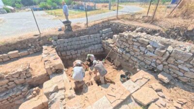 Çanakkale’nin Biga ilçesi Kemer köyünde, yaklaşık 2 bin 700 yıllık