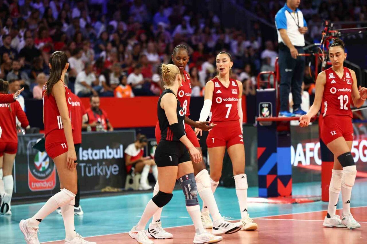 2026 CEV Avrupa Voleybol Şampiyonası: Türkiye: 2 - Polonya: 3 130 Bülten Medya -