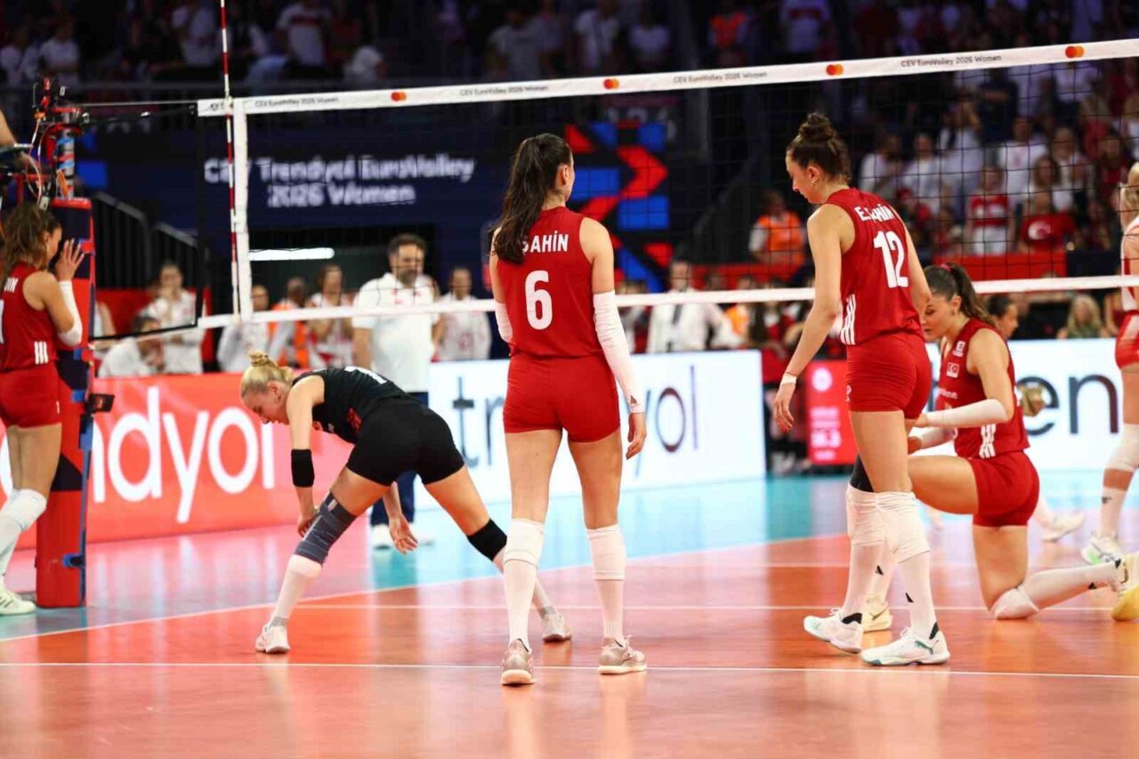 2026 CEV Avrupa Voleybol Şampiyonası: Türkiye: 2 - Polonya: 3 142 Bülten Medya -