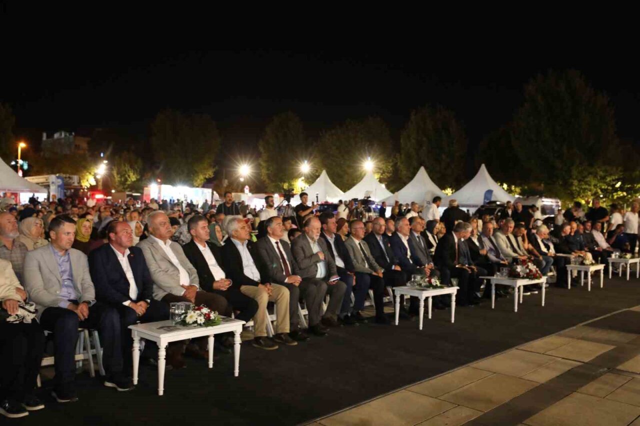 27 yıl önce depremde hayatını kaybedenler Sakarya’da anıldı 23 Bülten Medya -