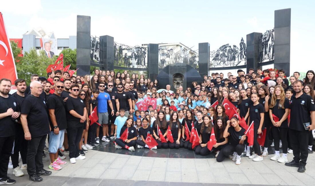 Nilüfer’de 30 Ağustos coşkusu Nilüfer’de 30 Ağustos Zafer Bayramı’nın 104’üncü yıl dönümü Cumhuriyet Meydanı’nda