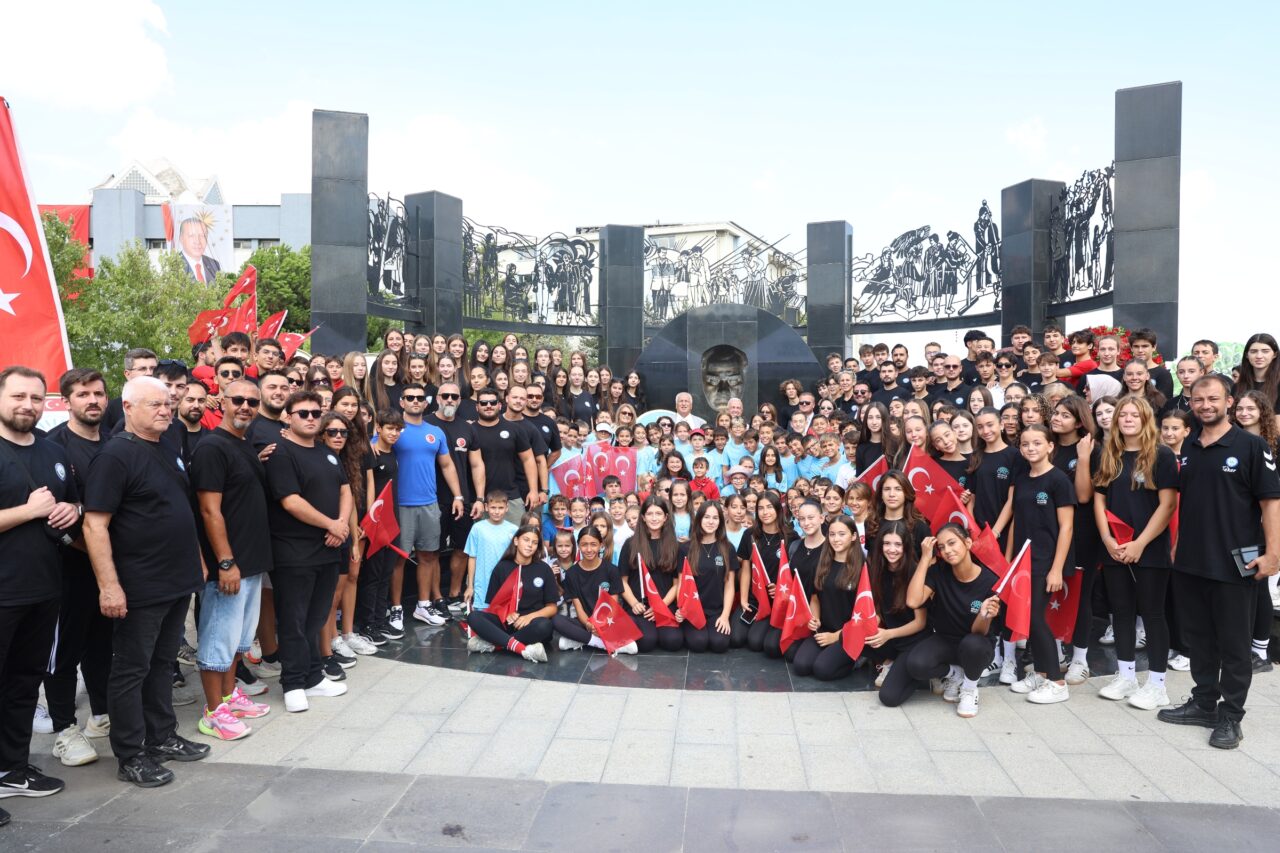 Nilüfer’de 30 Ağustos Zafer Bayramı’nın 104’üncü yıl dönümü Cumhuriyet Meydanı’nda